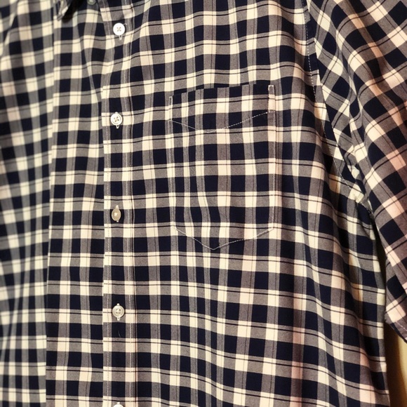 Gap men’s button down shirt. EUC - Picture 4 of 7